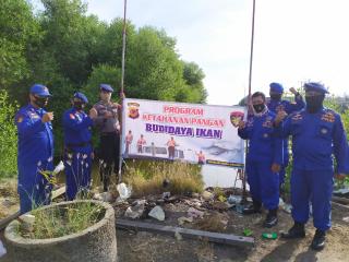 Sat Polair Polres Indramayu, Pimpin Penebaran 5000 Bibit Ikan Bandeng
